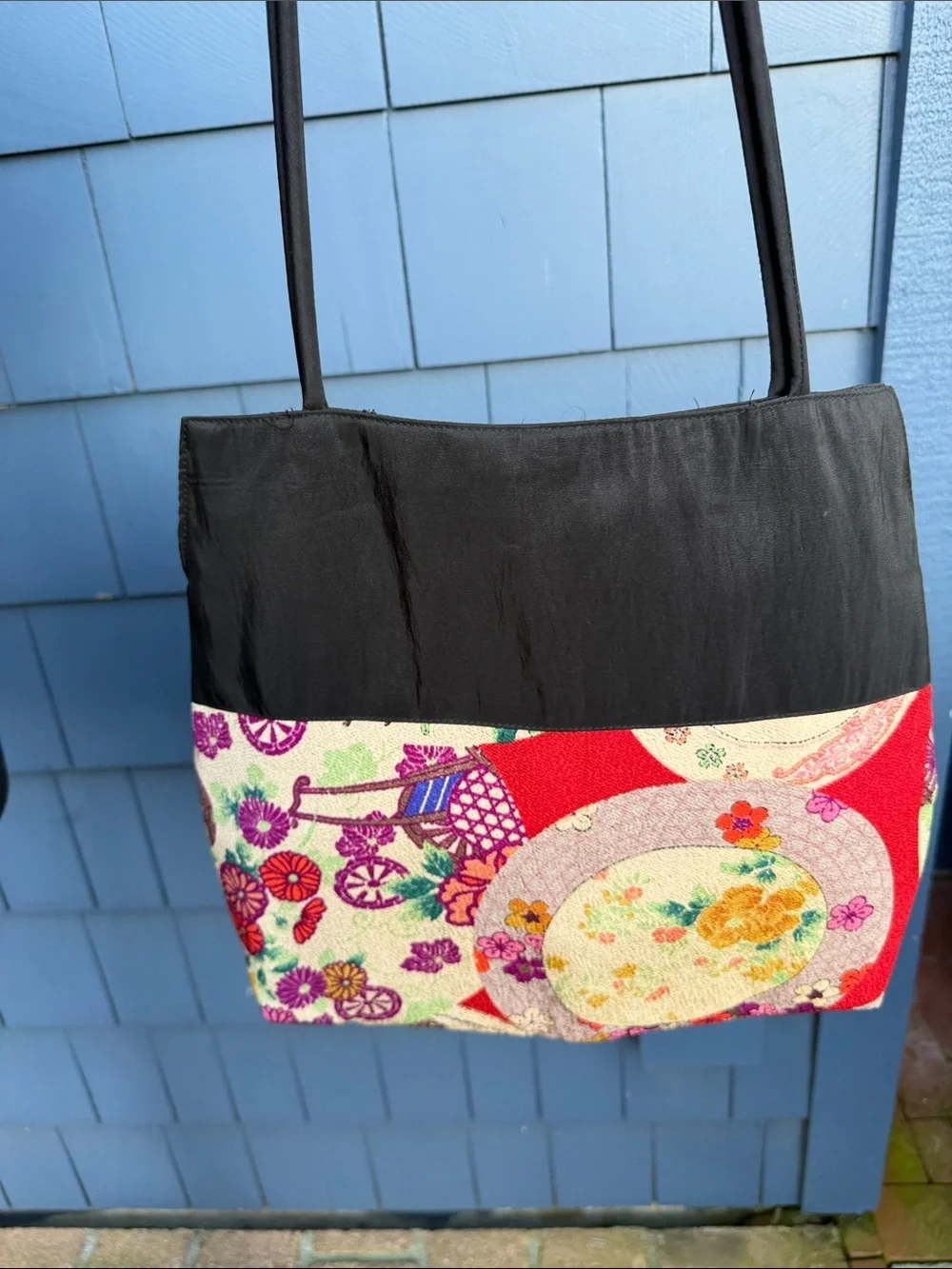 Black & Multicolor Floral Crossbody Bag oriental ethnic